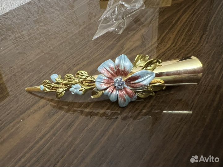 Заколки для волос с камнями новые