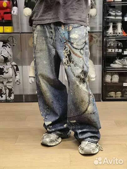 Джинсы широкие необычные