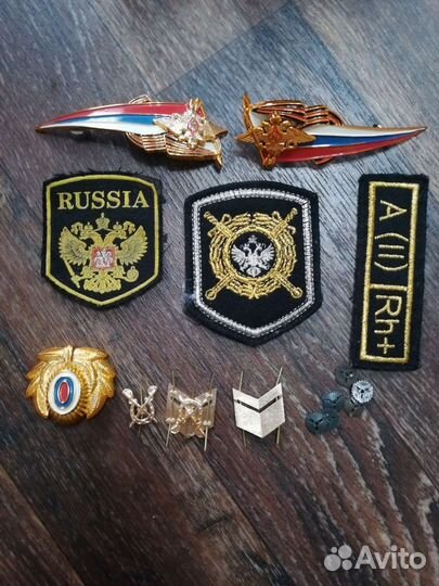 Нашивки, значки, эмблемы