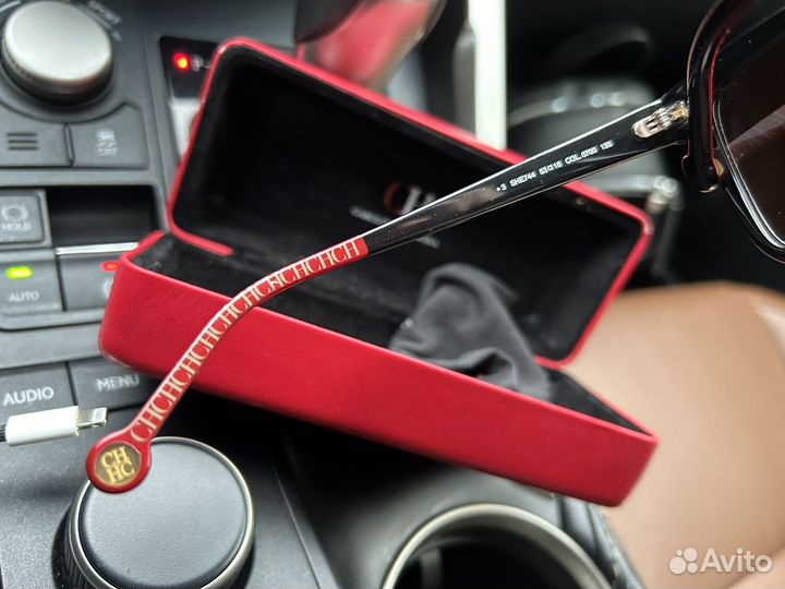 Бронь Солнцезащитные очки Carolina Herrera