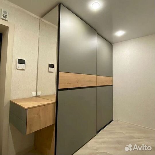 Шкаф с зеркалом