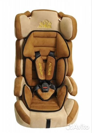 Светло-коричневое детское автокресло-бустер