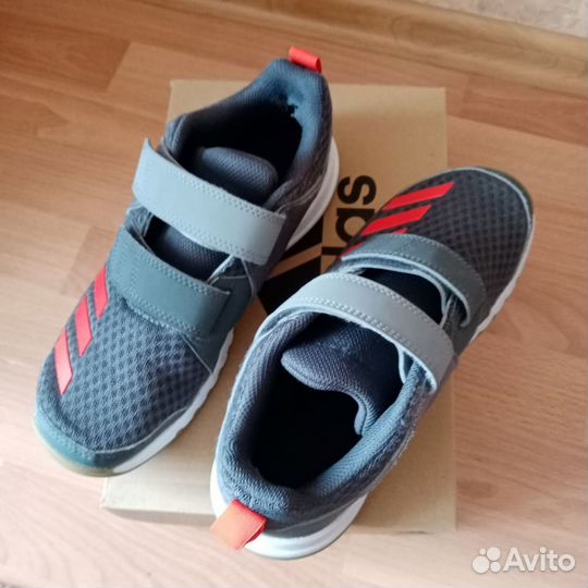 Кроссовки adidas летние