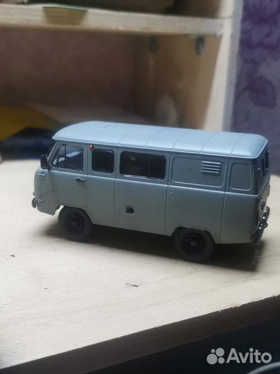 Сборная модель УАЗ буханка 3909 1/43