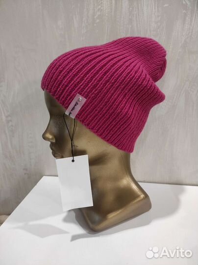 Женская шапка ручной вязки