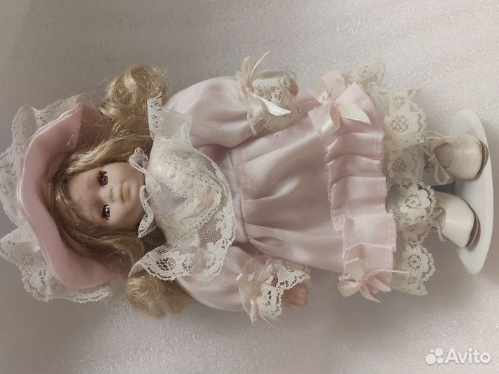 Кукла фарфоровая коллекционная, винтаж