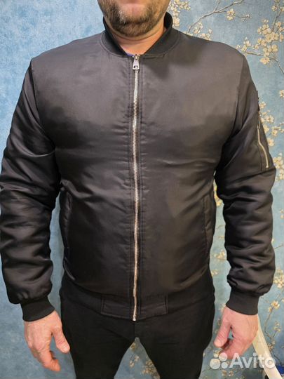 Бомбер черный