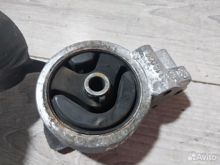 Опора МКПП Mitsubishi Carisma 1.6 4G92