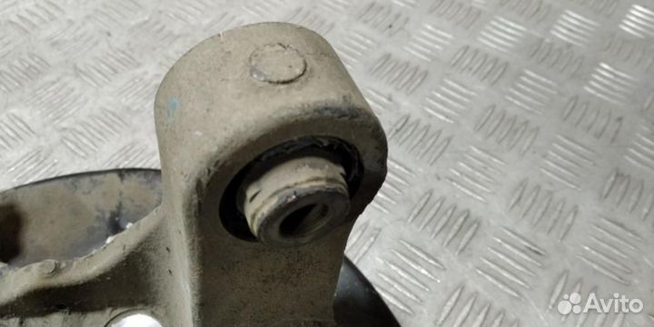 Кулак задний левый Nissan Teana j32