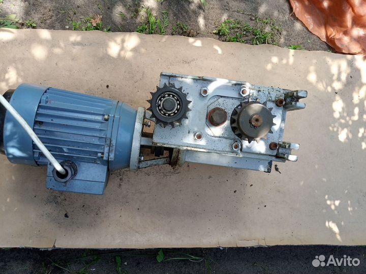 Редуктор с электродвигателем