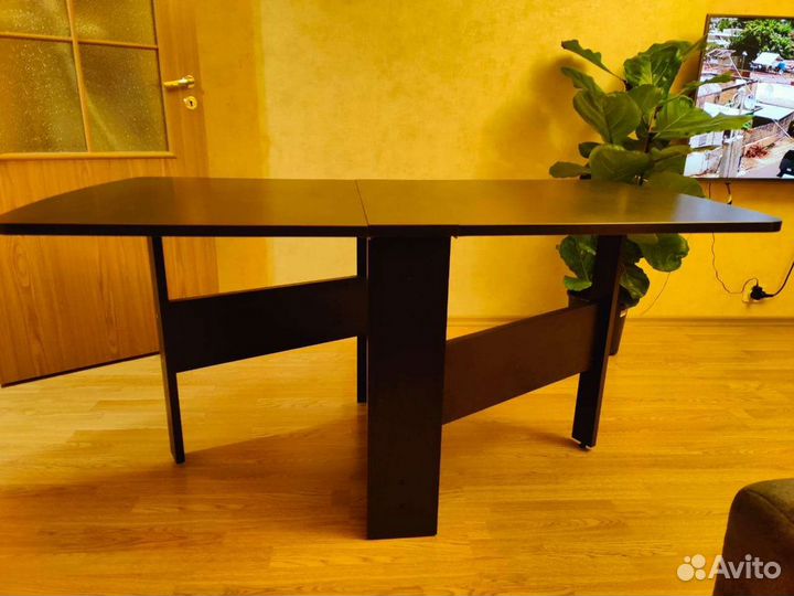 Кухонный стол