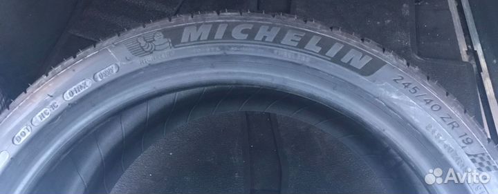 Michelin Pilot Sport 4 245/40 R19 98Y