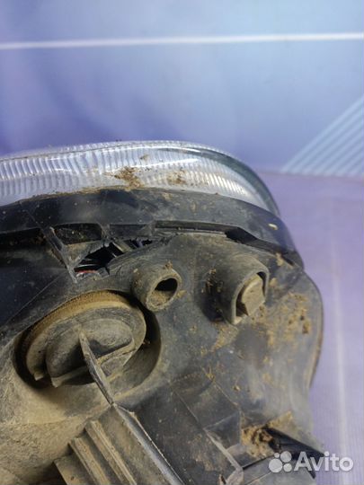 Фара правая LADA Priora. под ремонт