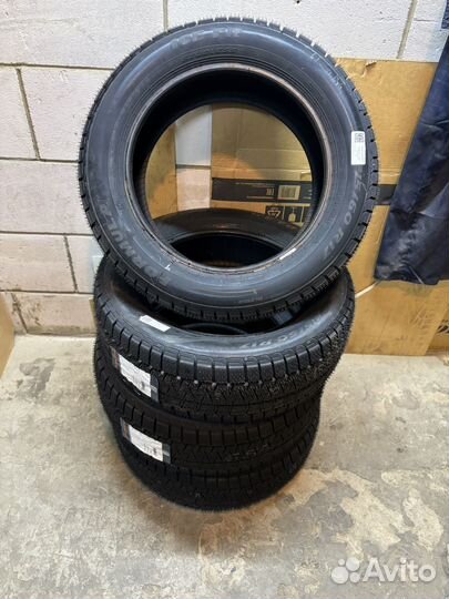 Pirelli Formula Ice FR 215/60 R17 100T