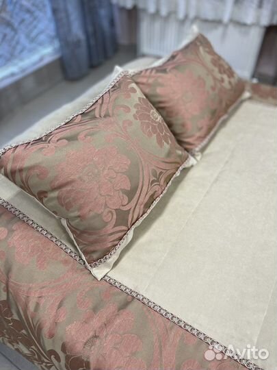 Комплект в спальню «Красное золото»