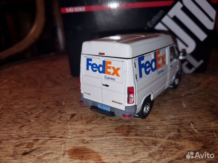 Iveco Turbo Daily FedEx 1:43