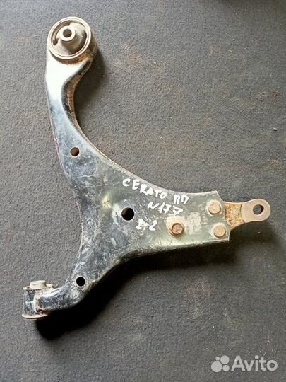 Рычаг подвески передний правый Kia Cerato 2009