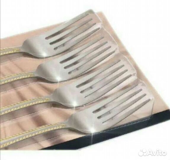 Новые наборы вилок, ложек и ножей