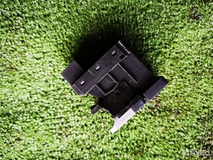 Кнопка стояночного тормоза на VW Passat B8 15-20