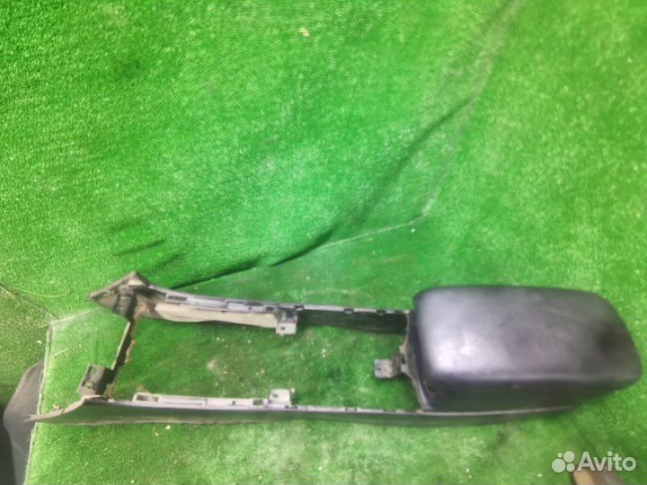 Подлокотник Mazda 6 седан 2.0 2006