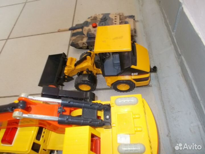 Детские игрушки машина и танк бу