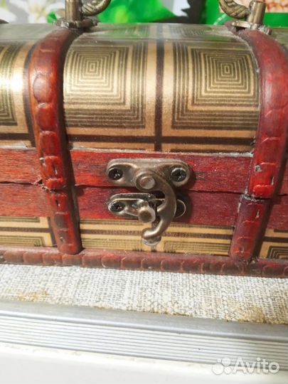 Сундук деревянный