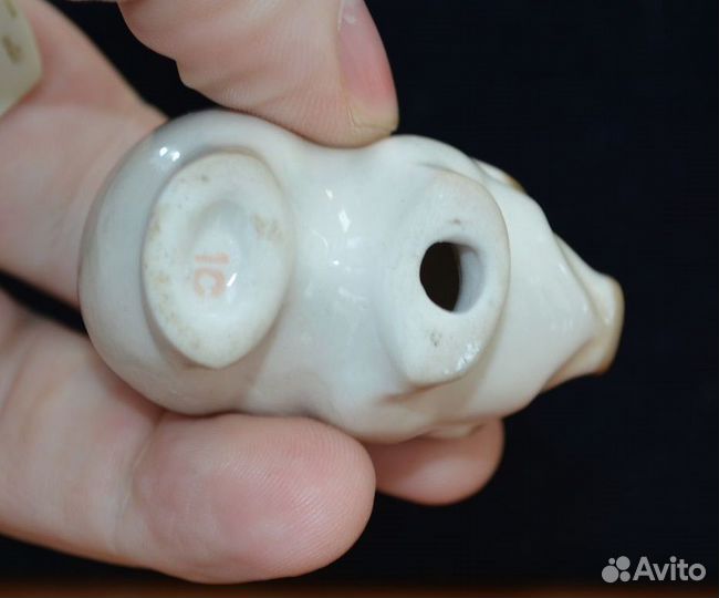 Мини фарфоровая статуэтка- поросенок коричневый