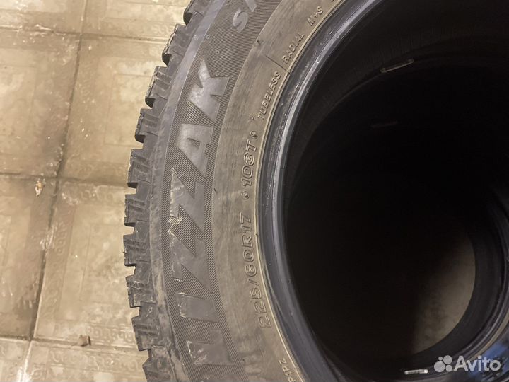 Bridgestone Blizzak Spike-01 225/60 R17 103