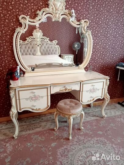 Спальный гарнитур