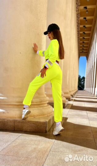 Спортивный костюм женский