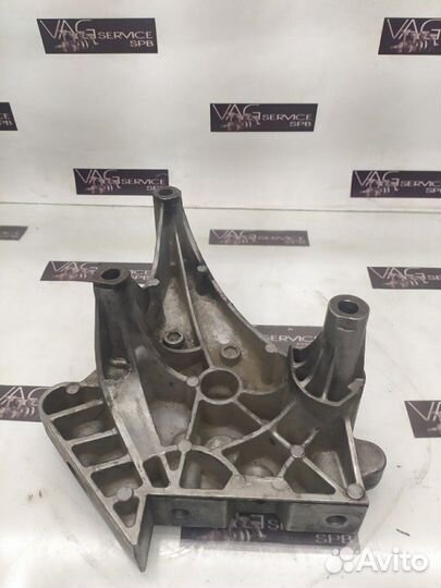 Кронштейн двигателя правый VW VAG 2.0 TDI BKD