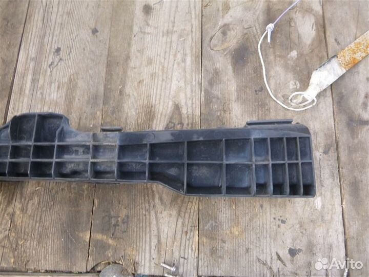 Крепление бампера переднее левое Lexus Gs430