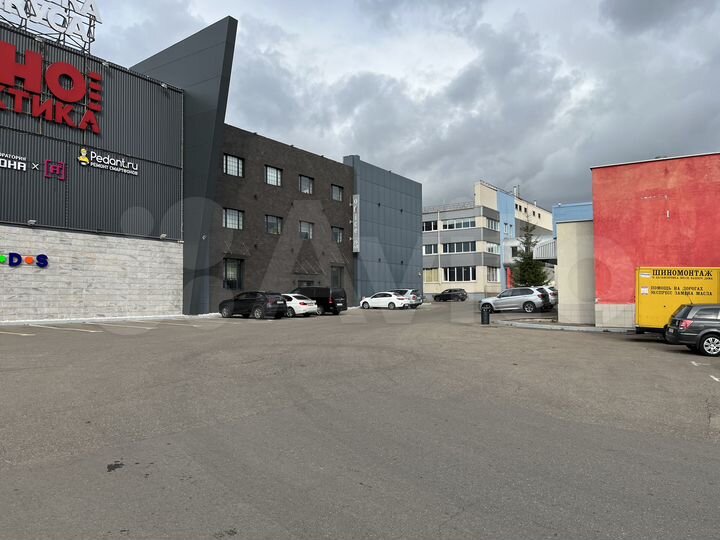 Три здания, 5454.8 м²