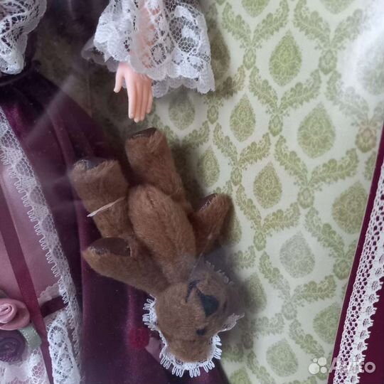 Victorian Barbie with Cedric Bear, Барби с мишкой