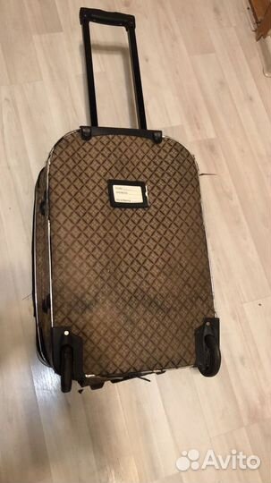 Чемодан на колесах