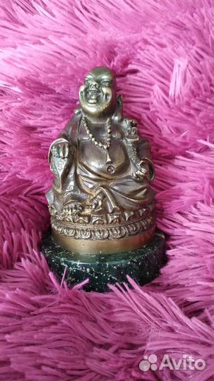 Хотей бронза на каменной подставке