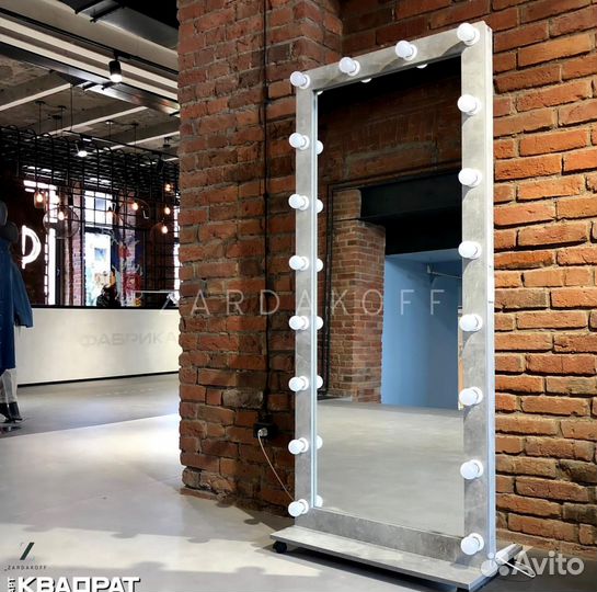 Гримерное зеркало с подсветкой