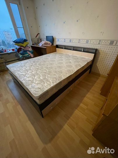 Кровать с матрасом