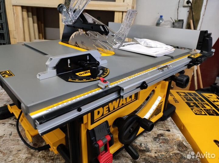 Распиловочный станок Dewalt dwe7492