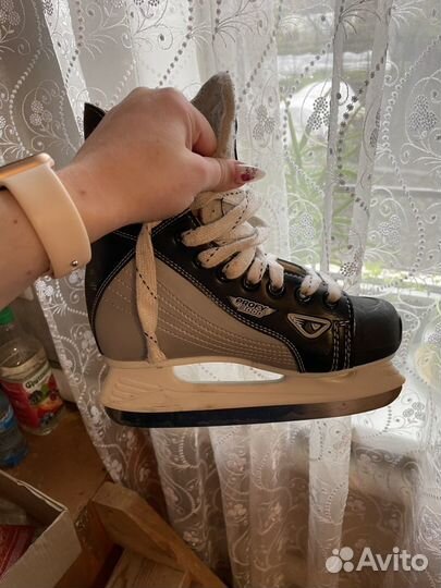 Коньки хоккейные