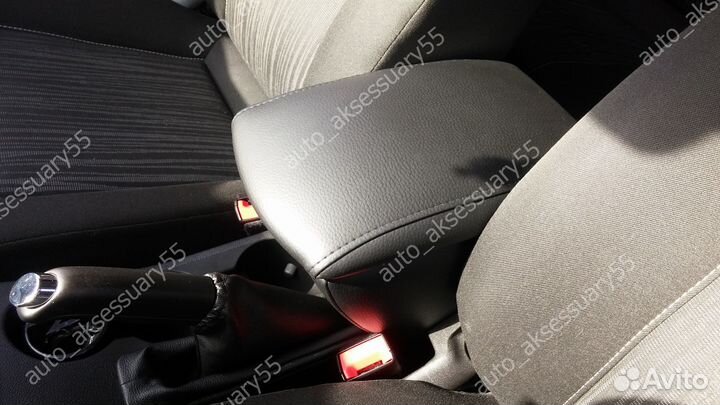 Подлокотник Opel Astra J 2011 - 2015