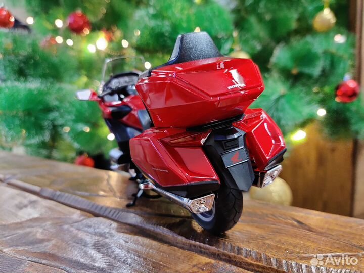 Модель мото 1:12 Honda Gold Wing - красный