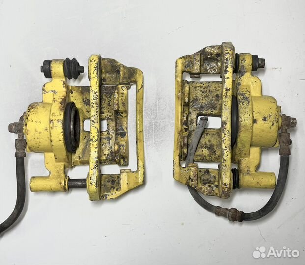 Суппорт передний Mazda 626