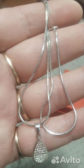 Золотая цепочка с кулоном