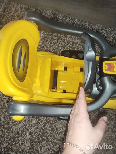 Машинка каталка с ручкой