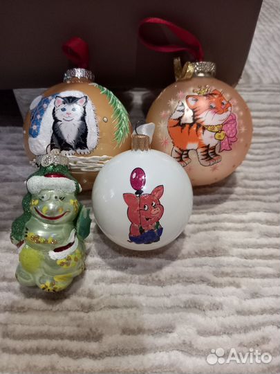 Елочные игрушки из пластмассы
