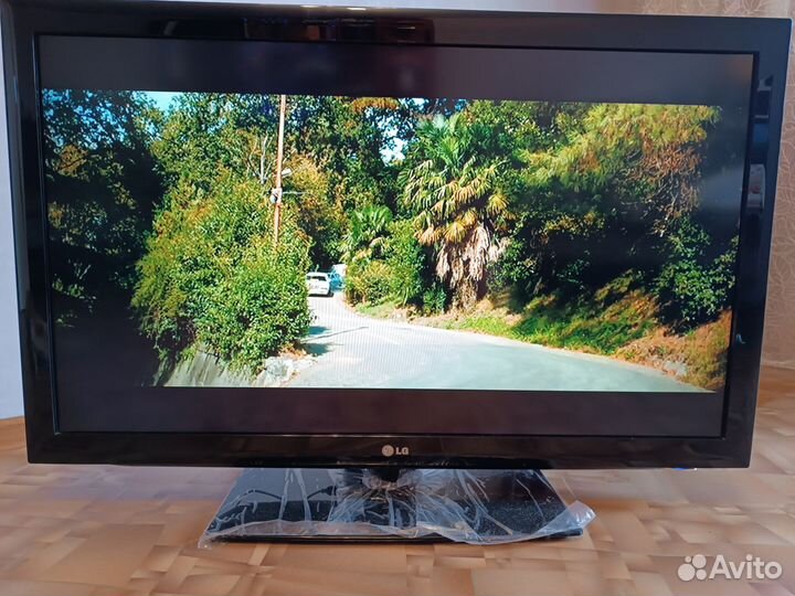 Телевизор LG ЖК
