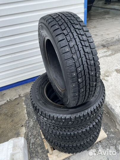 Dunlop SP Winter Ice 01 205/70 R15