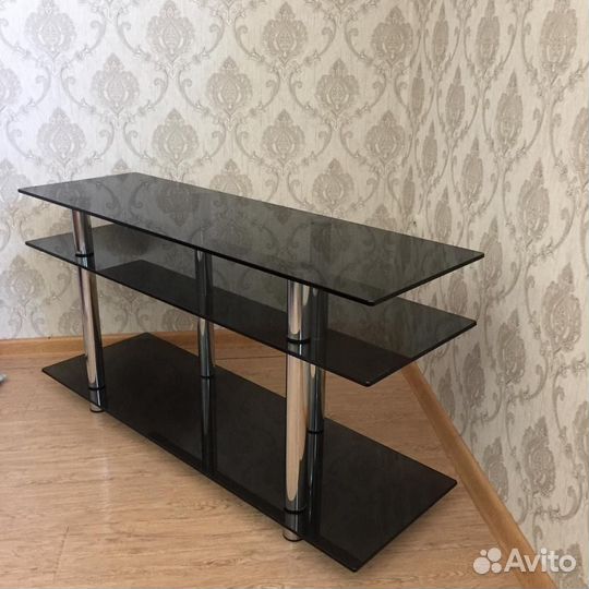 Стеклянный столик