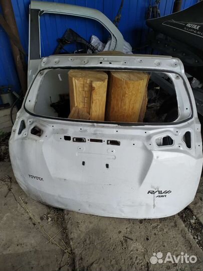 Крышка багажника toyota rav4 40